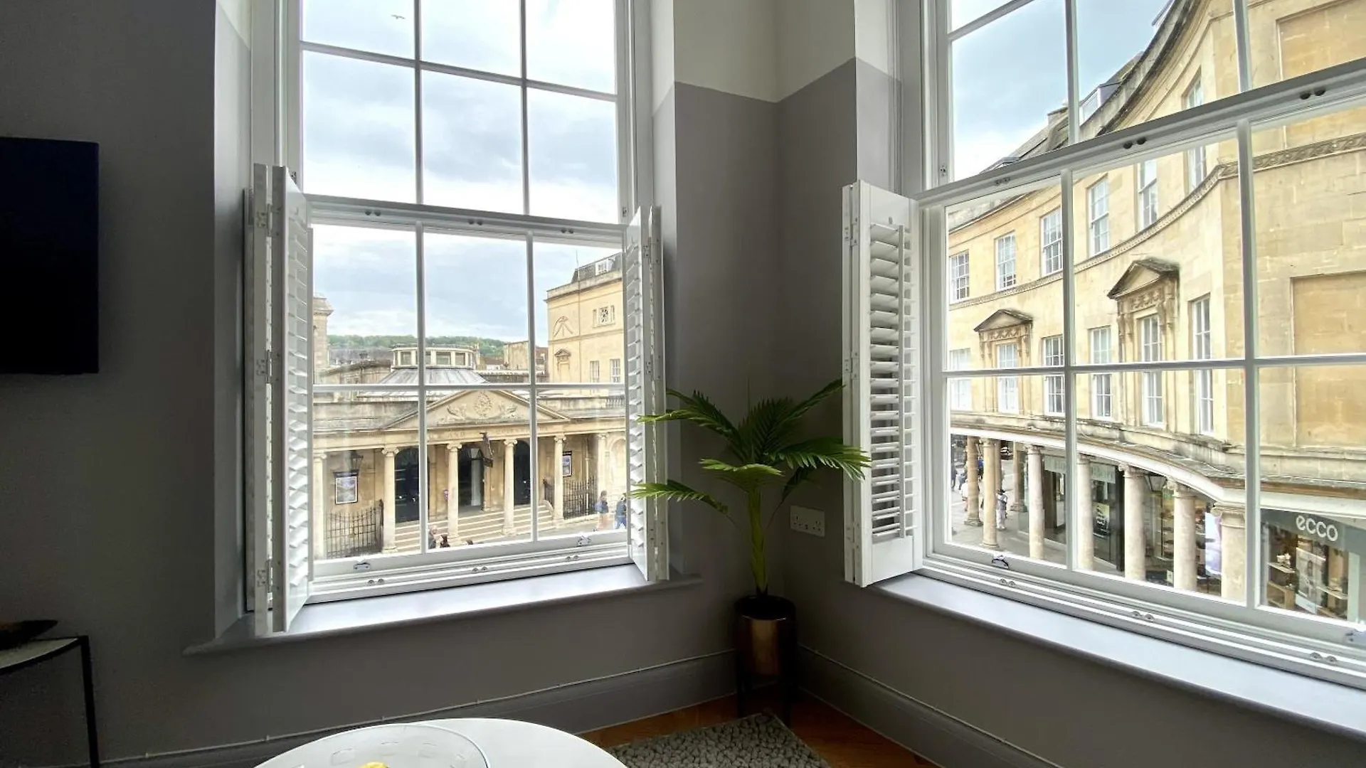 Roman Bath View, Bath Keys